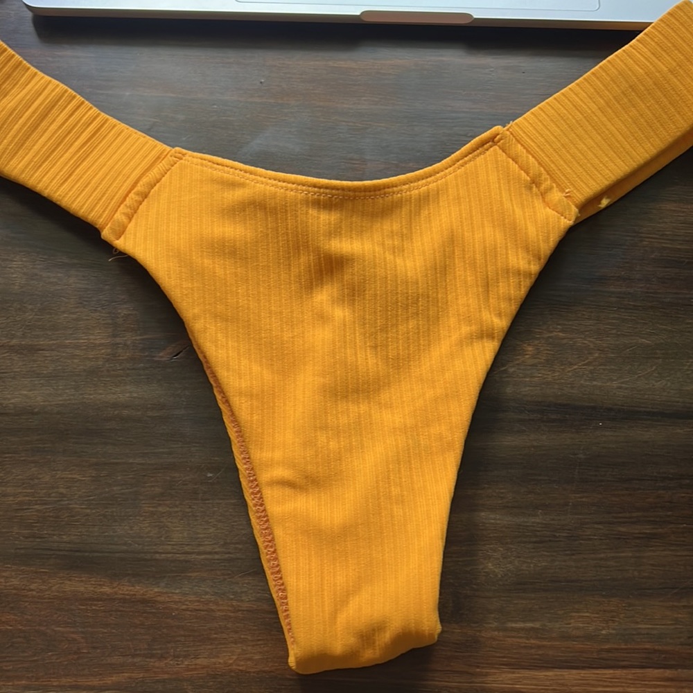 Montce mango ribbed uno bottom